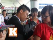 Bóng đá - Fan hò reo tiễn U19 VN đi Myanmar so tài giải châu Á