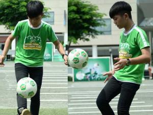 Ca nhạc - MTV - Quang Anh The Voice Kids trổ tài tâng bóng