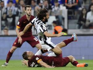 Bóng đá - 5 bàn thắng, 3 quả phạt đền, 3 thẻ đỏ và vòng cấm địa… 17 mét