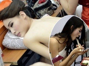 Bí quyết mặc đẹp - Hậu trường "ăn tranh thủ, ngủ vội vàng" của chân dài