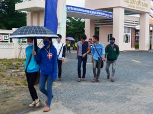 Bạn trẻ - Cuộc sống - Vì sao cấm sinh viên mặc quần jeans?