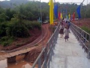 Tin tức trong ngày - Bộ GTVT “hứa” làm 186 cầu treo trước tháng 6/2015