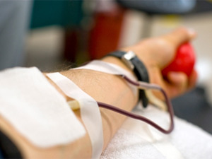 Bạn trẻ - Cuộc sống - TQ: Bố mẹ hiến máu để đổi điểm cho con