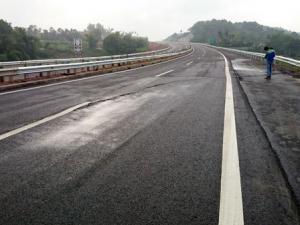 Tin tức trong ngày - Xác định nguyên nhân nứt cao tốc Nội Bài – Lào Cai