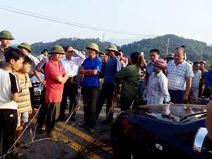 Tin tức trong ngày - Dân chặn cao tốc Nội Bài–Lào Cai, nhà thầu nói gì?