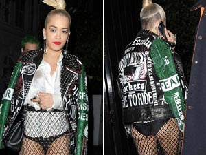 Xu hướng thời trang - Nữ ca sĩ "bá đạo" với màn khoe nội y bằng váy lưới