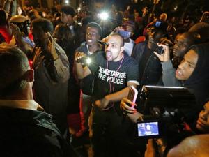 Tin tức trong ngày - Cảnh sát Mỹ lại bị dân vây kín vì bắn chết người