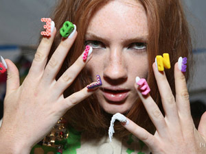 Tư vấn làm đẹp - Móng rùng rợn cho ngày "quỷ ám"