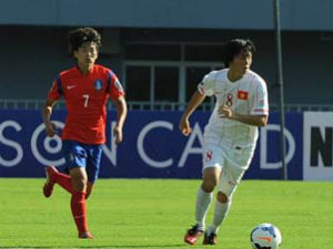 Bóng đá - U19 VN: Mừng hụt với cú đánh đầu chạm xà ngang