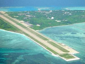 Tin tức trong ngày - Phản đối Trung Quốc xây đường băng trên đảo Phú Lâm