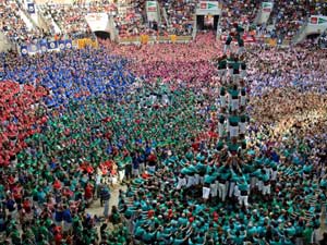 Du lịch - Choáng ngợp lễ hội dựng tháp người ở Tây Ban Nha