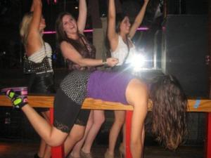 Cười 24h - Xem hôm qua chị em ăn mừng 20/10 như thế nào