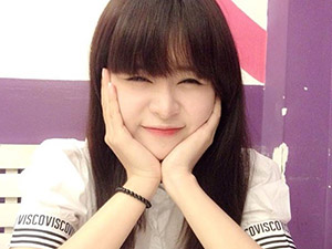 Bạn trẻ - Cuộc sống - Bạn gái xinh xắn của cầu thủ U19 VN gây sốt