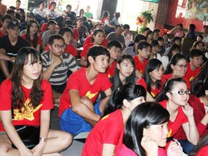 Bóng đá - Nhìn lại phút “phát cuồng” của fan Việt dõi theo U19