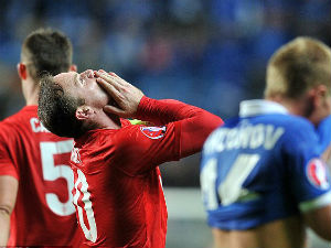 Bóng đá - Lập siêu phẩm, Rooney vẫn bị Hodgson chê