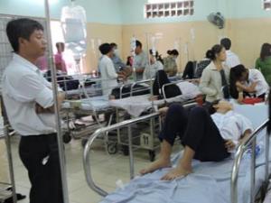 Tin tức trong ngày - Ăn cơm chiên, 33 học sinh nhập viện