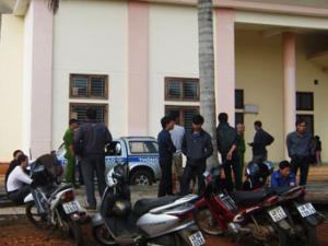 Tin tức trong ngày - Bắt Phó Chánh thanh tra Sở GTVT Đắk Nông