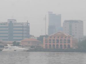 Tin tức trong ngày - Ảnh: TP.HCM “chìm” trong sương mù