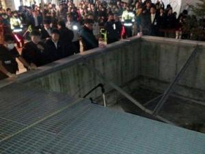 Tin tức trong ngày - Hàn Quốc: Sập mái thông gió, 16 người thiệt mạng