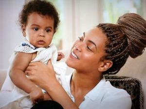 5 ca khúc tràn đầy tình mẫu tử của sao Hollywood