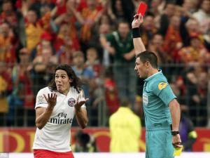 Bóng đá - Cavani lĩnh thẻ đỏ lãng nhách sau khi ghi bàn