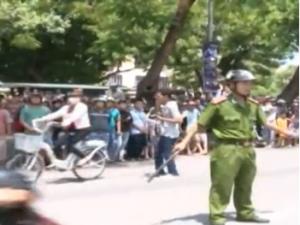 Video An ninh - Khởi tố đối tượng khống chế bạn gái, gây náo loạn TP.Huế