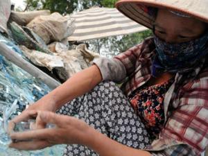 Tin tức trong ngày - Về làng nghề "đổ máu" xem phụ nữ "hành hạ" đôi tay