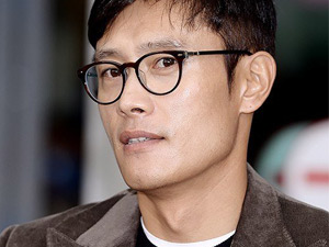 Lee Byung Hun già nua lần đầu xuất hiện sau scandal