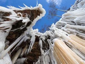 Du lịch - Động băng tuyệt đẹp bên hồ nước ngọt lớn nhất TG