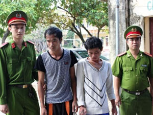 Pháp luật - Mới ra tù lại bịt mặt, vác kiếm ra đường chặn xe để cướp