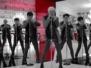 Super Junior khiến fan "chóng mặt" với MV tình yêu