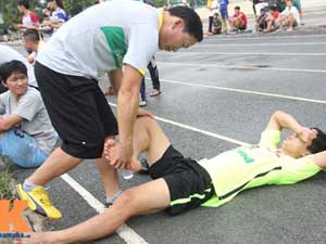 Bóng đá - U19 HAGL: Công Phượng bị đau, thầy Giôm thấp thỏm