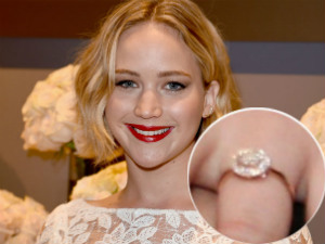 Phim - Sau vụ ảnh nóng, Jennifer Lawrence khoe nhẫn đính hôn