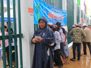 Bóng đá - U19 đá đẹp: Cần Thơ lên “cơn sốt", fan đội mưa săn vé