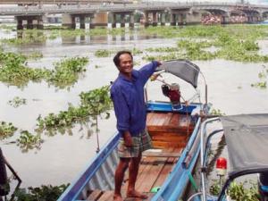 Tin tức trong ngày - Khắc tinh “hà bá” lại cứu sống người nhảy cầu