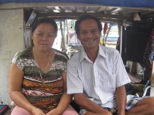 Cặp vợ chồng vớt hơn 300 xác chết trên sông Sài Gòn