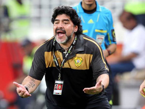 Bóng đá - Lộ clip Maradona thẳng tay đánh bạn gái