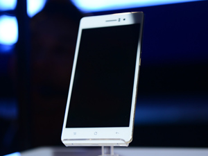 Dế sắp ra lò - Cận cảnh chiếc smartphone mỏng nhất thế giới R5