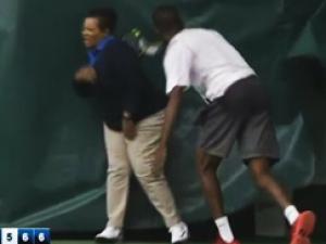 Thể thao - Tay vợt bị xử thua vì ném vợt vào nữ trọng tài biên