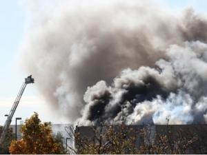 Tin tức trong ngày - Máy bay đâm thẳng vào một tòa nhà ở Mỹ