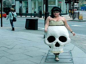 Cười 24h - Những kiểu hóa trang Halloween không giống ai