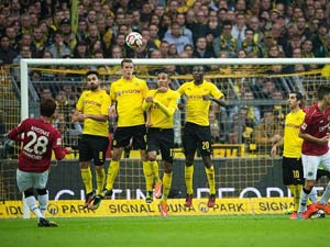 Bóng đá Đức - Pha sút phạt "hạ sát" Dortmund top 5 V9 Bundesliga