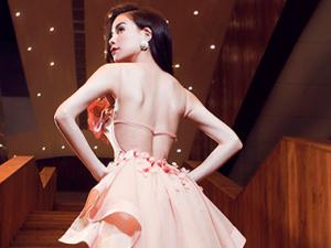 Người mẫu - Hoa hậu - Hồ Ngọc Hà ngọt ngào khoe lưng ong gợi cảm