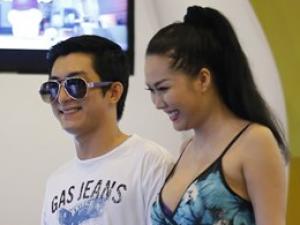 Ca nhạc - MTV - Vợ chồng Phi Thanh Vân tình cảm đi xem phim