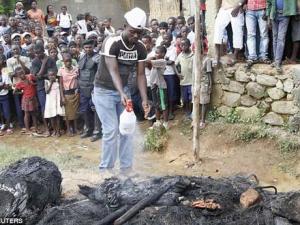Congo: Đốt xác và ăn thịt người vì nghi là khủng bố