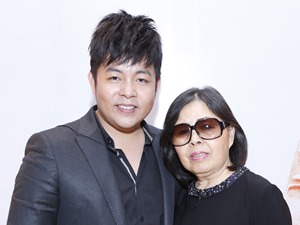 Ca nhạc - MTV - Mẹ Quang Lê về nước xem liveshow 4 tỷ của con trai