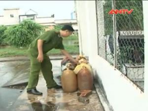Video An ninh - Đối tượng bán xăng dầu rởm cho hàng loạt các cây xăng