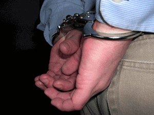 Pháp luật - Bắt cựu Đội trưởng Hải quan tham gia buôn lậu dầu