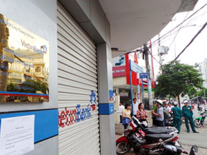 Pháp luật - Trộm đột nhập ngân hàng, lấy đi két sắt và 3 xe máy