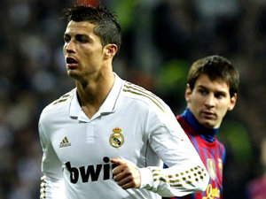 Bóng đá - Video hài: Messi "hít khói” Ronaldo trong cuộc đua QBV